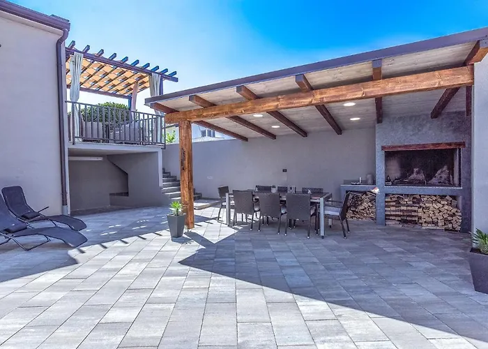 Toni & Julija פורץ