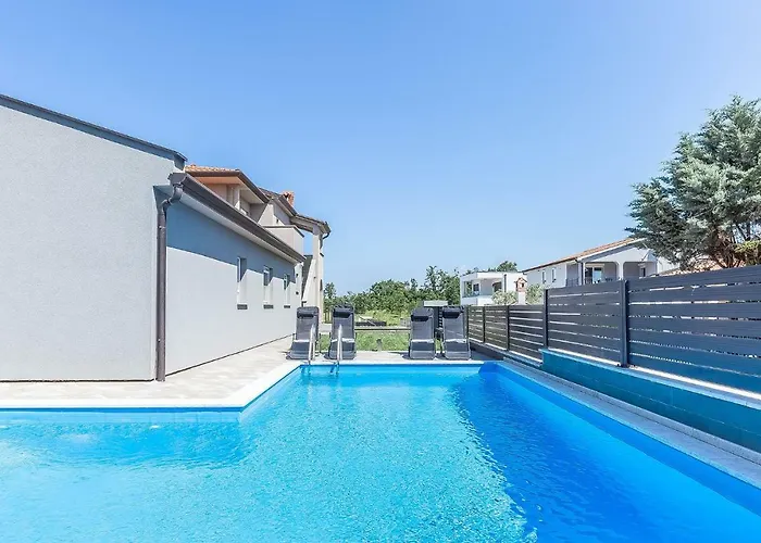 Toni & Julija פורץ