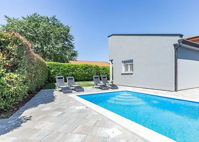 Toni & Julija Lejlighed