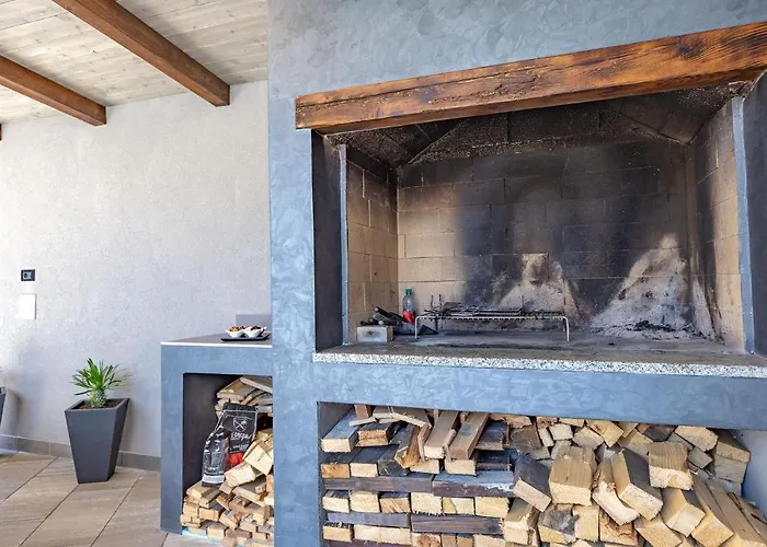 Toni & Julija شقة